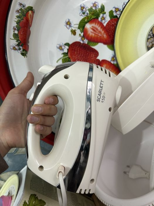 Миксер   скарлет