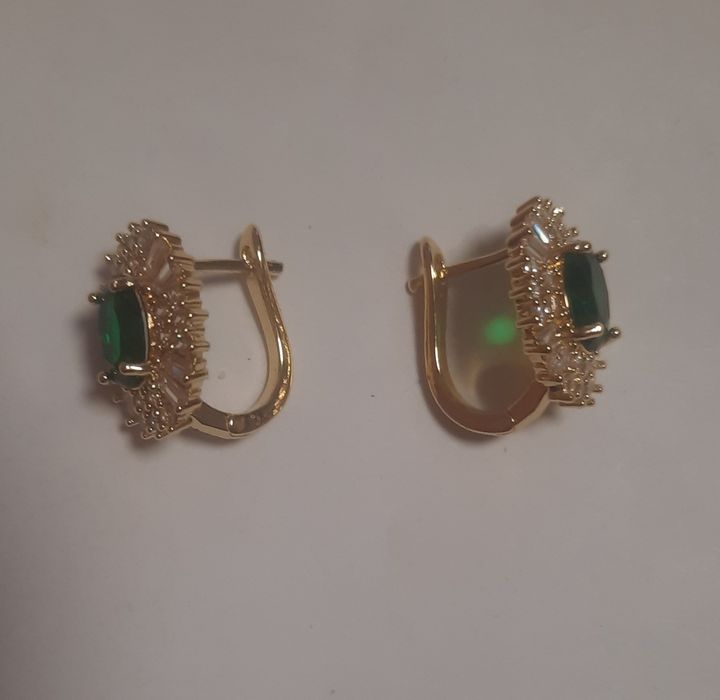 Cercei placați cu aur noi