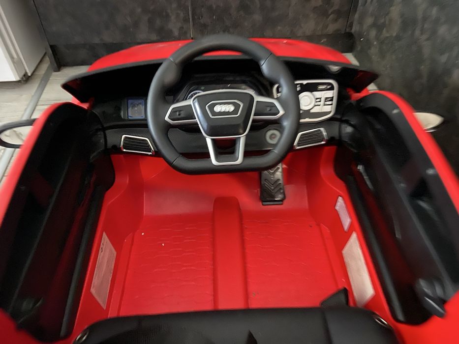 Детска акумулаторна кола Audi e-tron GT – Перфектният подарък с НОВА батерия!