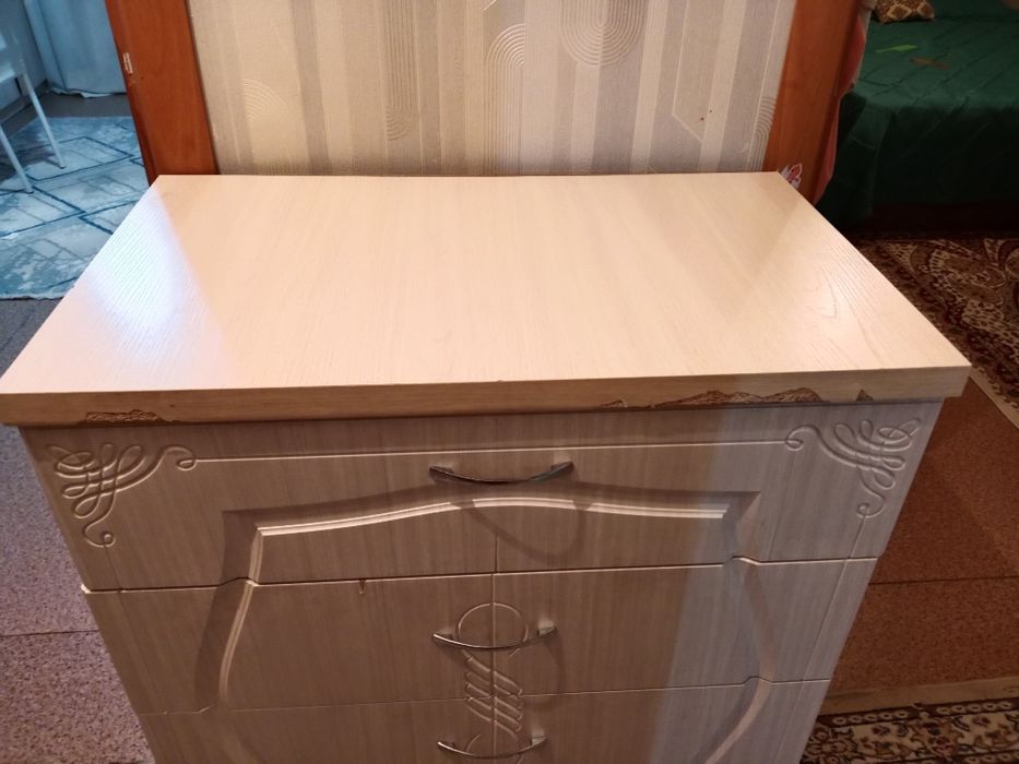 Продам комод. Состояние среднее