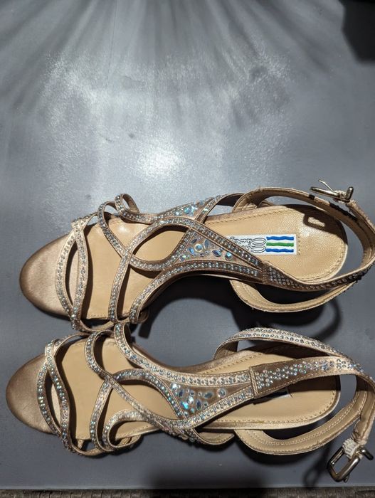 Sandale cu toc de ocazie