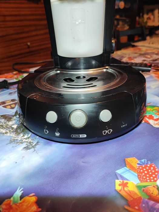 2 - две кафе машини 2 са на филипс  с капсули като пакетчета за чай .