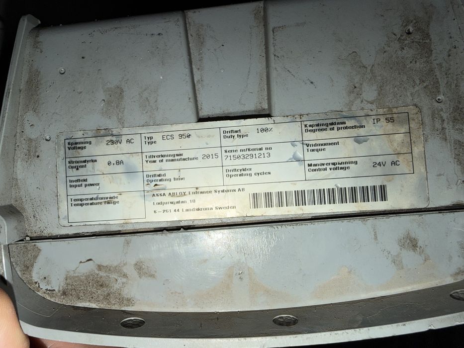 Продавам секционна електрическа врата налични и други размери