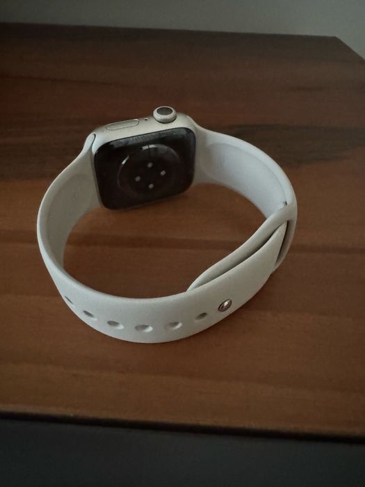 Apple Watch 7, GPS, Carcasa Starlight Aluminium 41mm, Starlight Band
