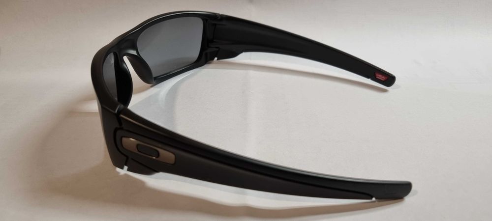 Чисто нови слънчеви очила OAKLEY FUEL CELL