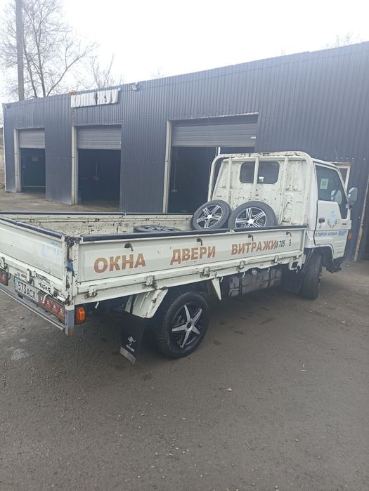 Продам  мини грузовик Toyota Hiace