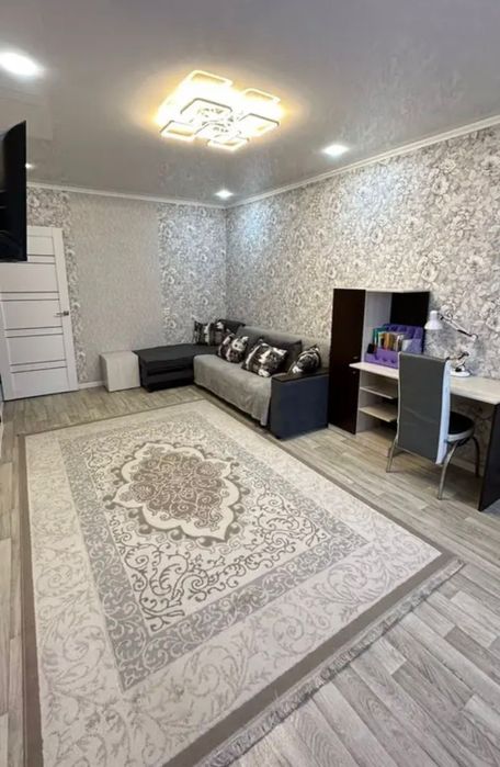 Двухкомнатная квартира. Продам. 4 мкрн