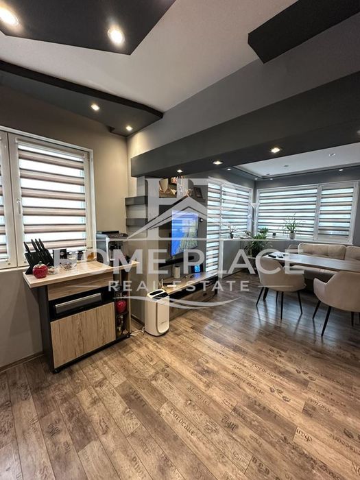 Къща на два етажа с веранда и лятна кухня в кв.Аспарухово.