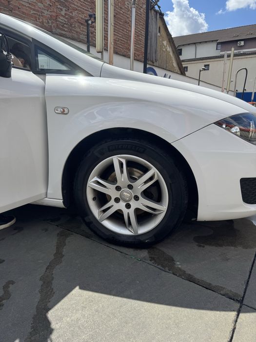 SEAT Leon 2010 — imagine 3
