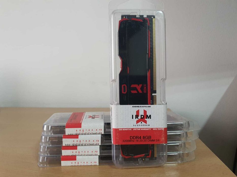 KIT Memorie RAM / 8GB DDR4 / 3200MHz