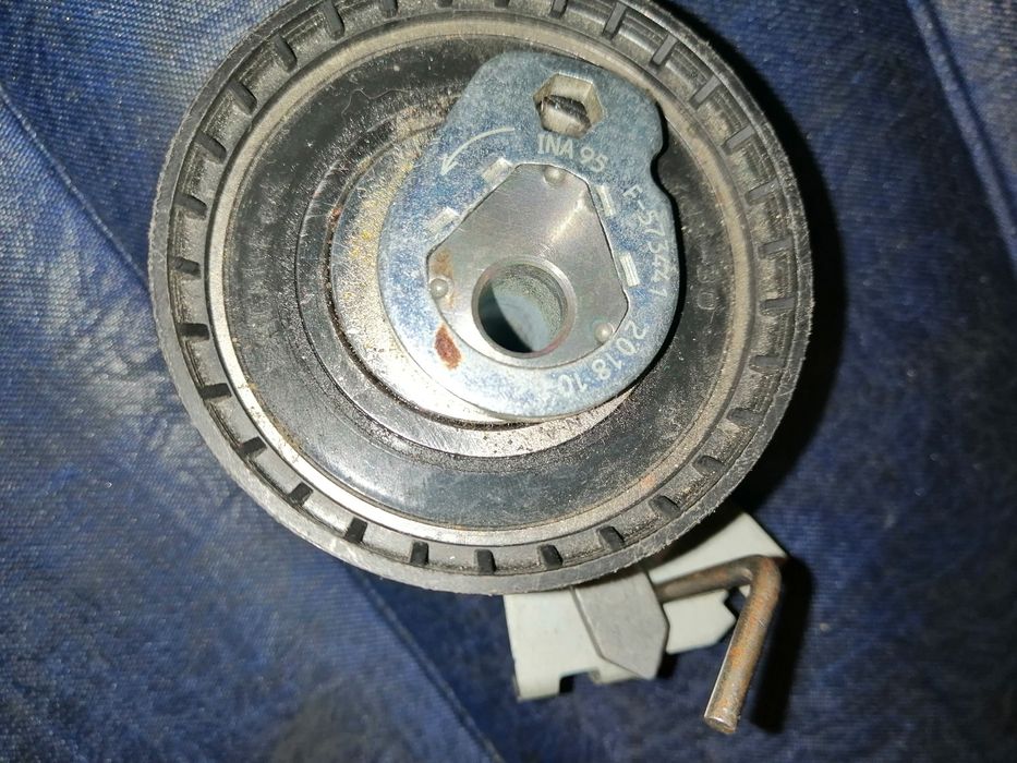 Ремък за пежо 206 и обтегателна ролка