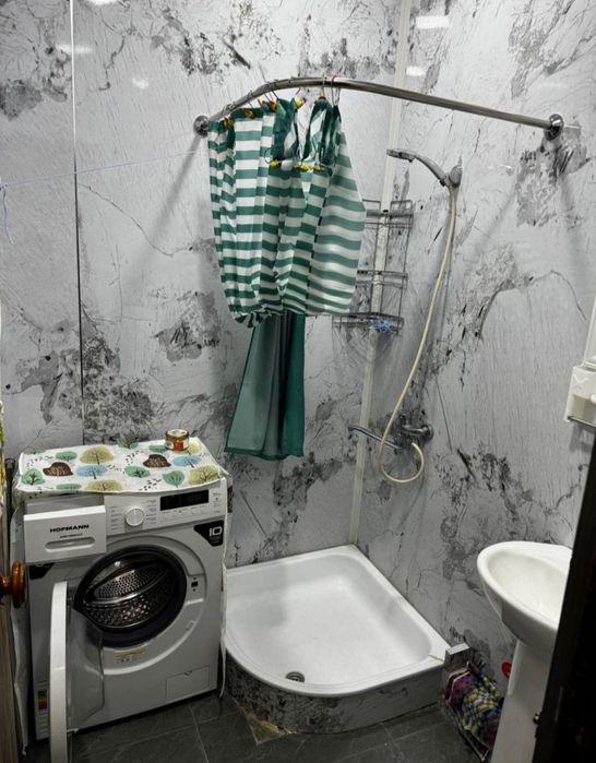 (4) Мирзо Улугбекский р-он Феруза. 205 школа. 1/1/4  33м².