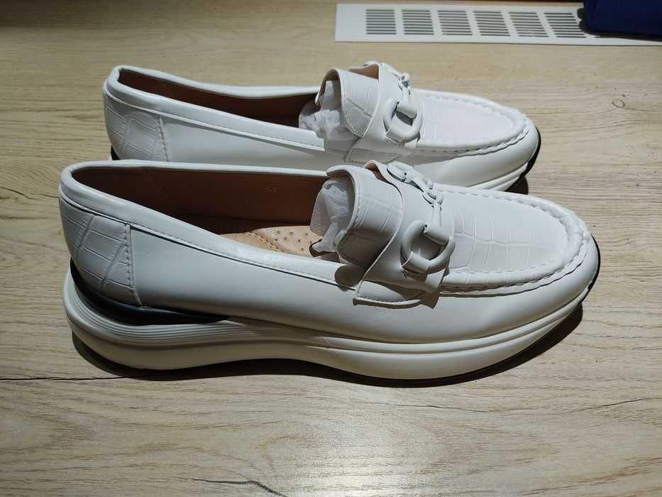 Туфли, фен, утюжок.