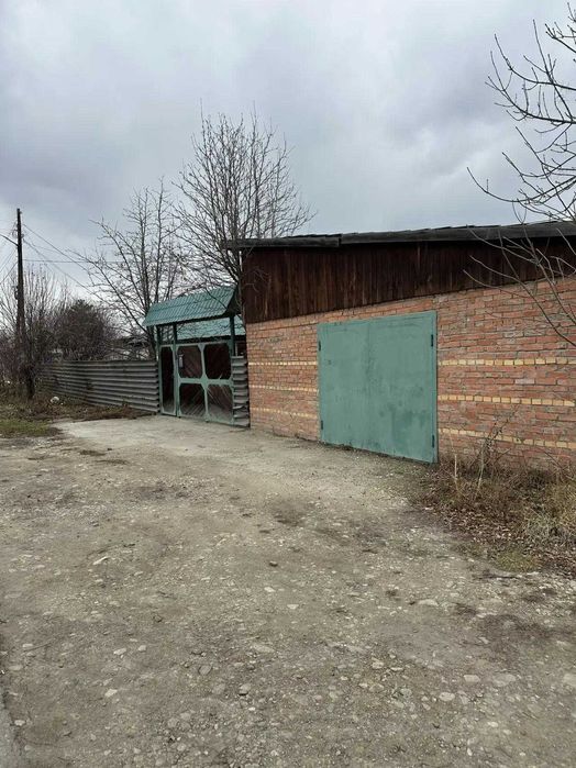 Продам благоустроинный дом в центре города .