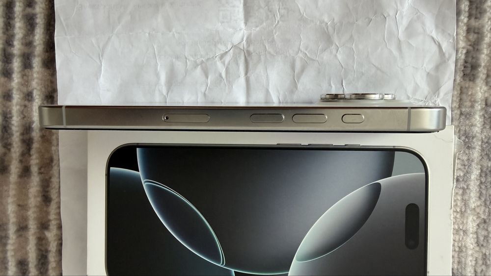 Продам Iphone 16 pro