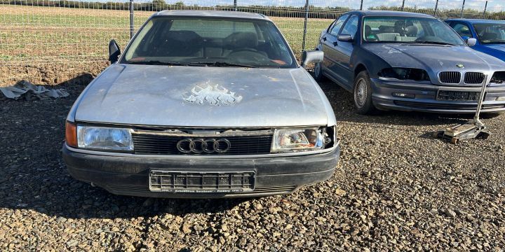 Usa fata stanga Audi 80 8A/B3 [1986 - 1991] Sedan 1.8 MT (90 hp)