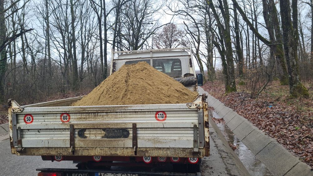 Nisip piatră calcar granit gri chisai balastru pământ vegetal  bobcat