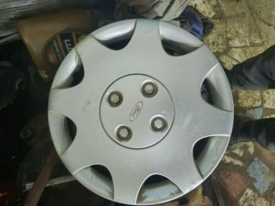 Продам диски с колпаками Форд