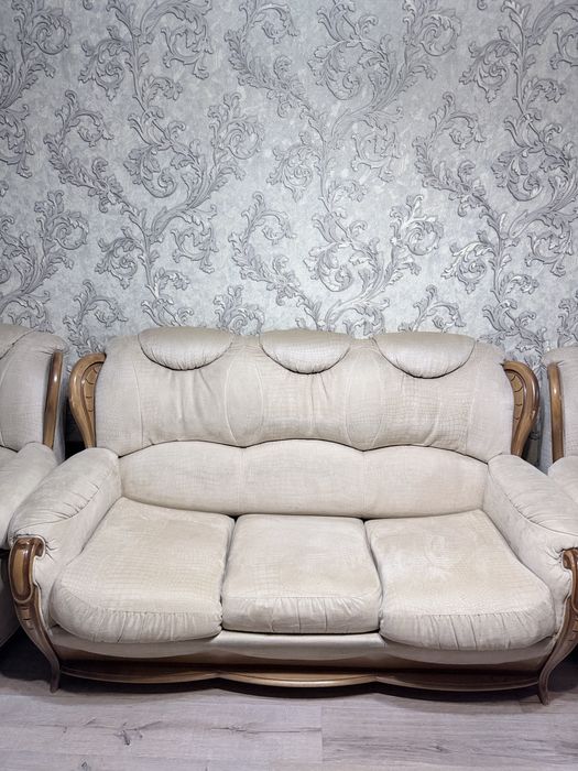 Продам комплект диван и два кресла