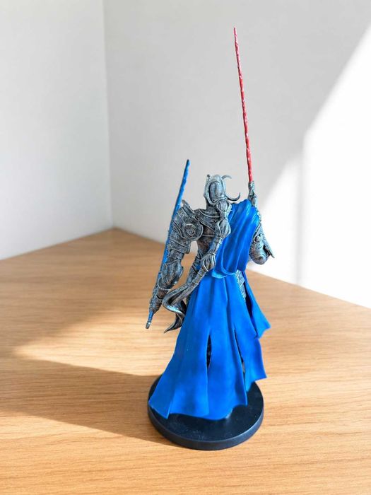 Фигурка Anime Armored Knight / рицар с огнени мечове