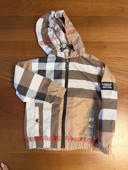 Burberry детско яке 98см. За 2-3 год.