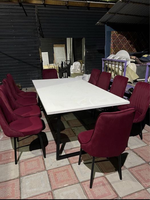 Стол со стульями