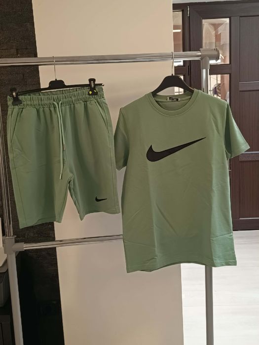 Compleu barbati Nike verde