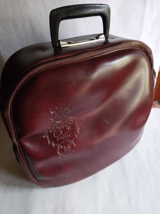 Портфель-папка,порфель и сумка-чемоданчик кожанные