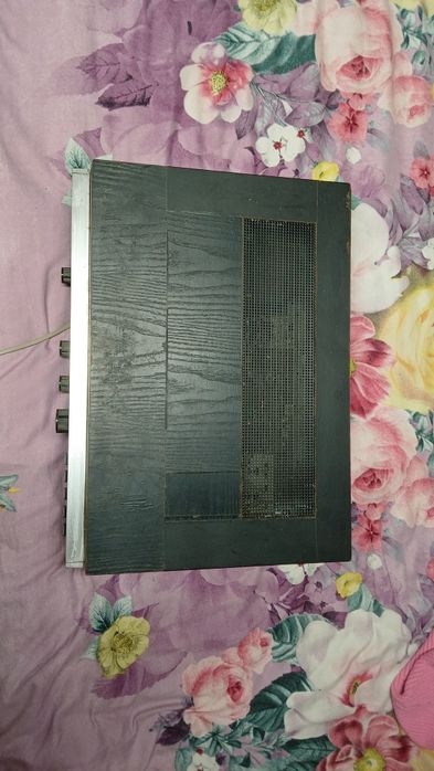 Acesta este un receiver stereo vintage JVC VR-5521,