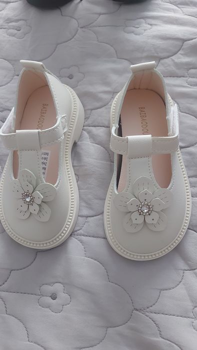 Продам детскую обувь