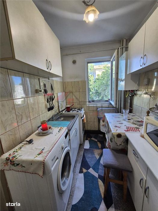 Vanzare apartament 2 camere decomandat- circular - Podul de Piatra