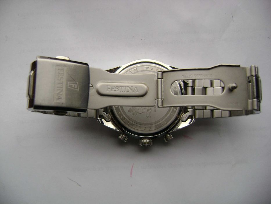 Продавам швейцарски часовник Festina Chronograph