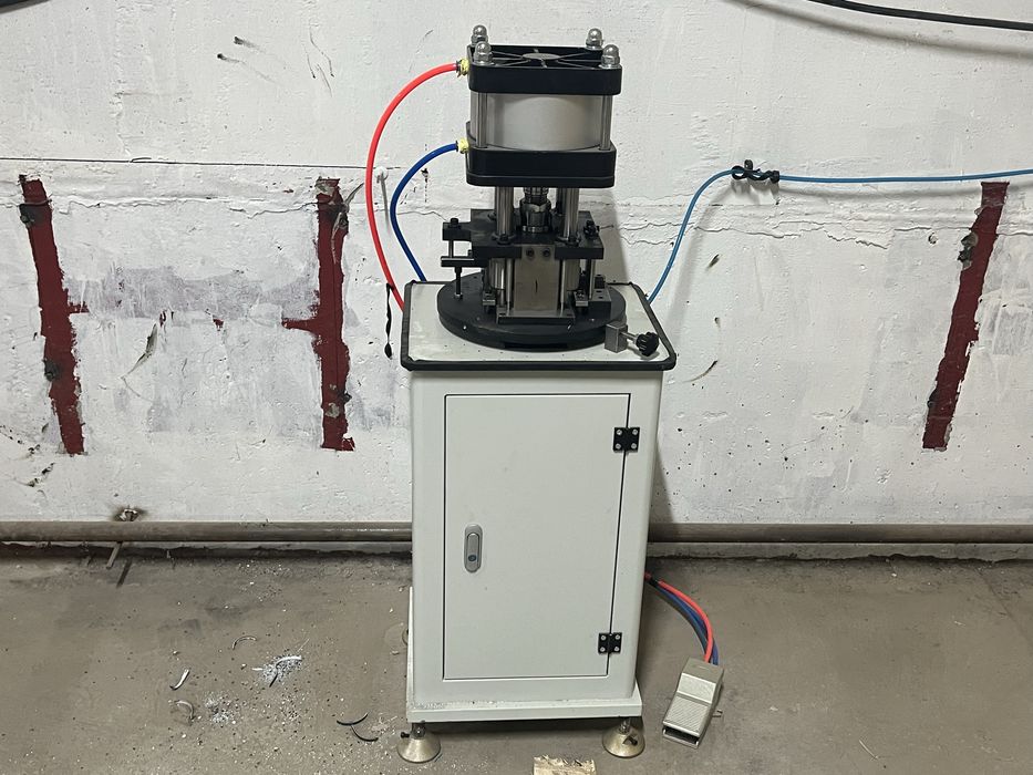 Продается алюминий двери и окна станок