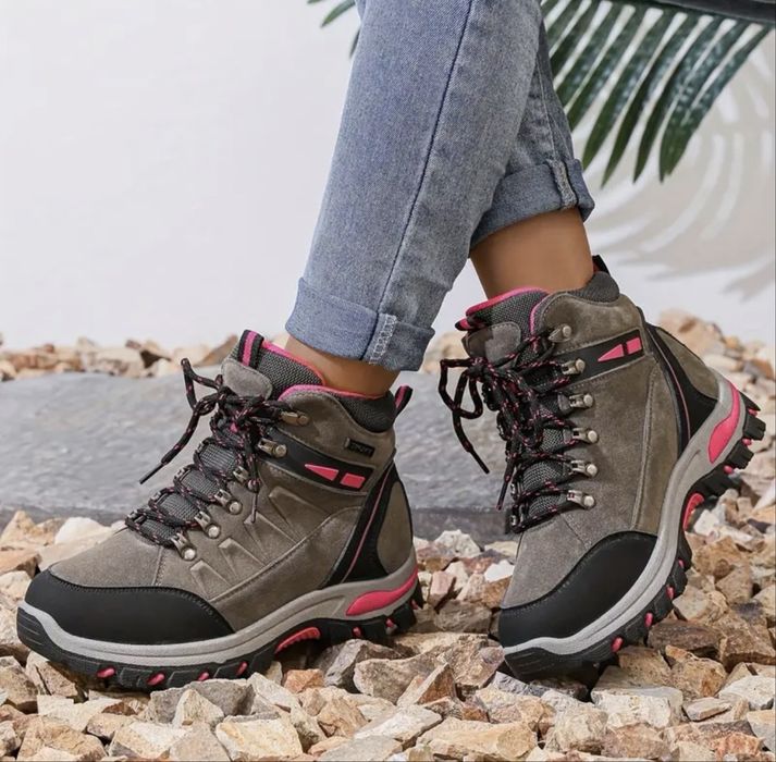 Женские кроссовки