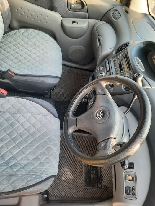 Toyota Fun Cargo 2000 г.в.