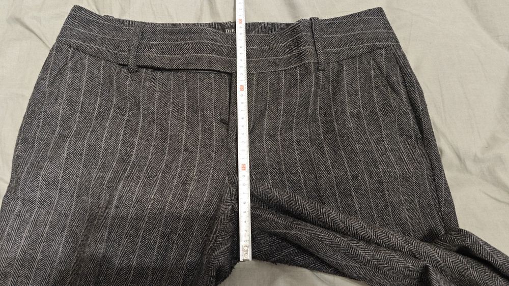 Женски вълнен костюм Dika