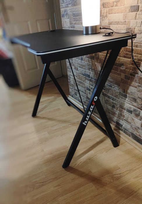 Ново гейминг бюро Huzaro Hero 1.4 – Черно, Стомана/Carbon Fiber