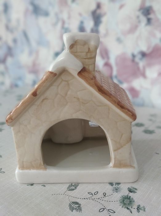 Продам подсвечник домик