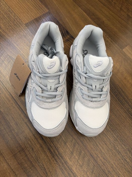 Vand Asics.