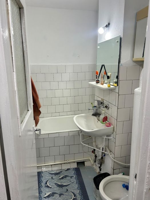 Inchiriez apartament