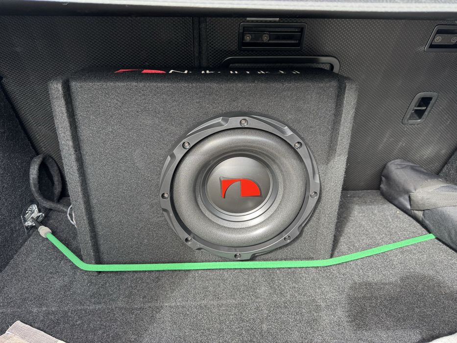 Subwoofer auto Nakamichi 10", 1000W, 150W rms, ca nou, cu kit cabluri