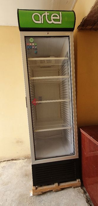 Vetrinalar sotiladi.