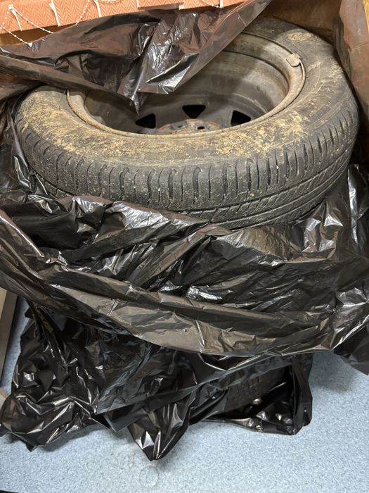 Продам комплект дисков с летней резиной