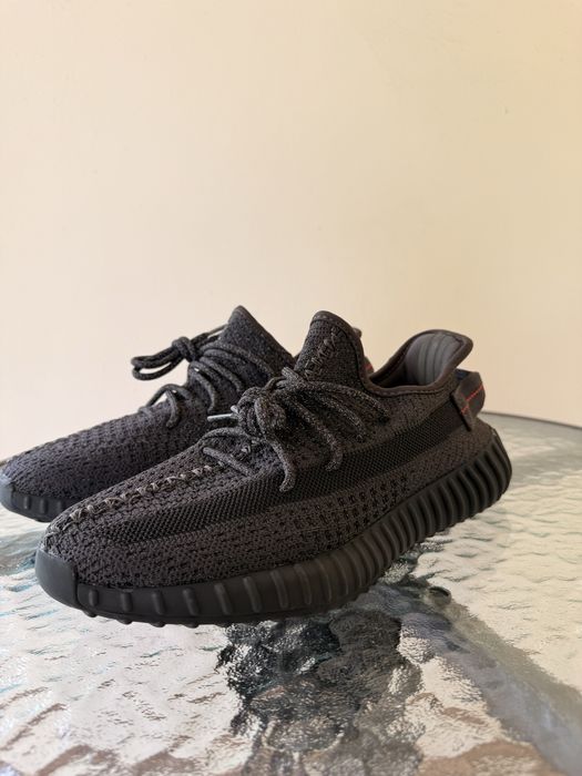 Yeezy 350 noi cu etichete