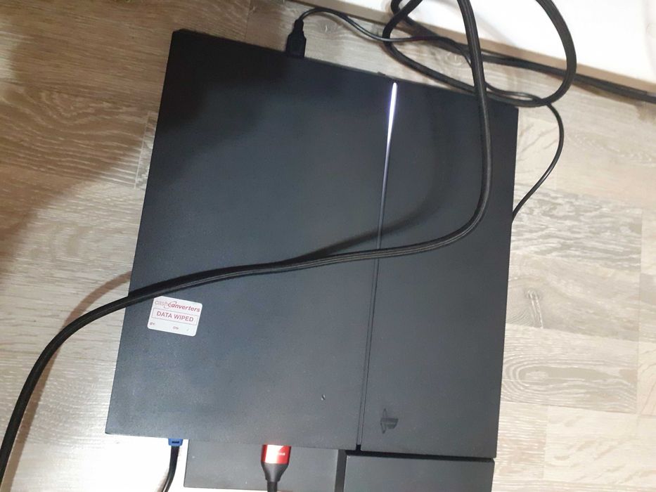 Продавам ps4 slim 500gb