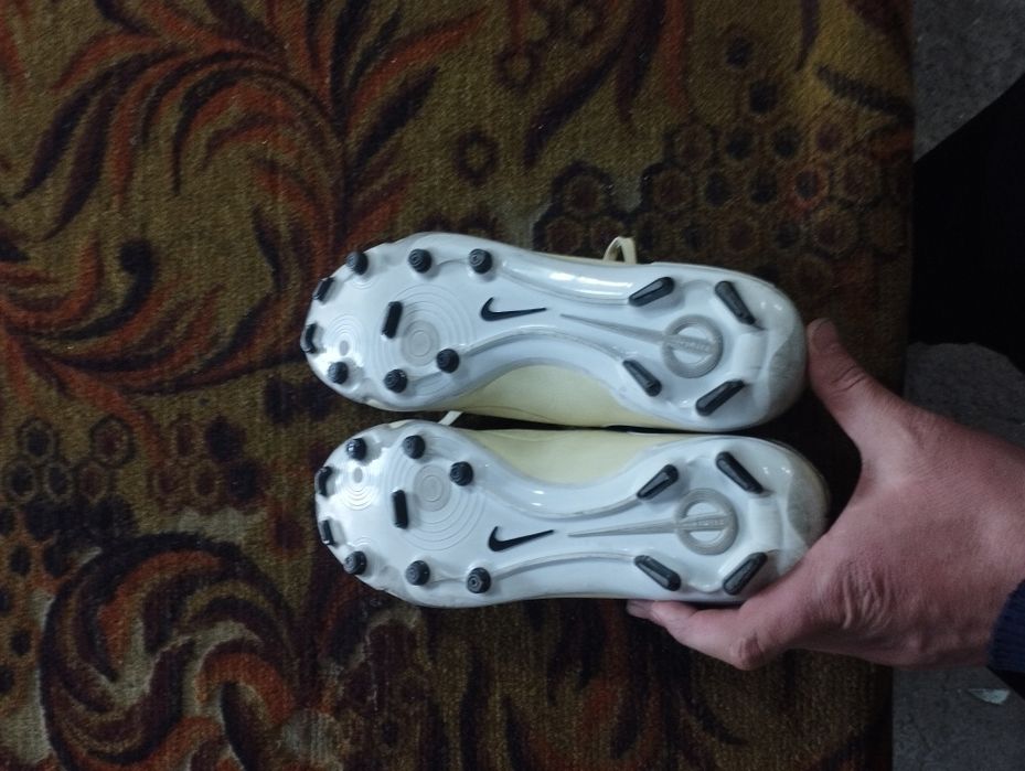 Butsa sotiladi sinab koʻrish uchun bir marotaba kiyilgan