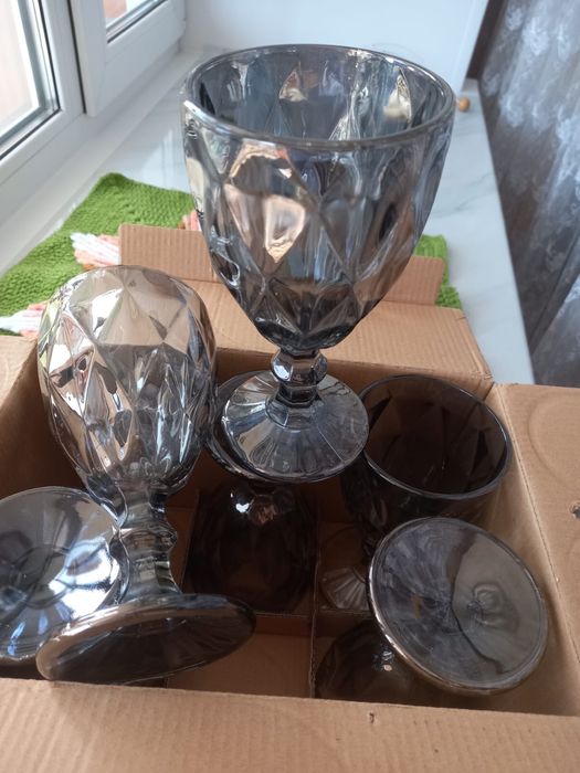 Фужеры и тарелки продам