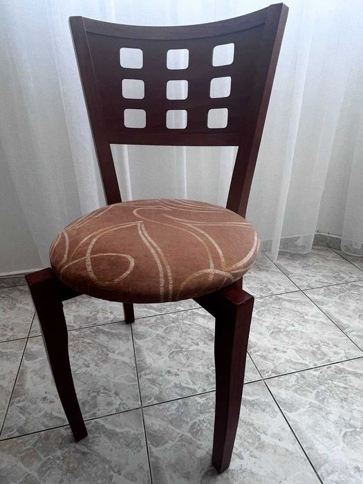 Масивна трапезна маса