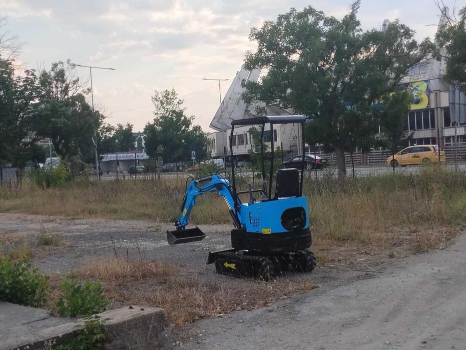 Услуги с багер, тристранен самосвал