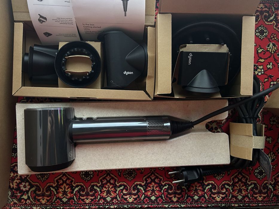 Feon Dyson Supersonic nou cu toate accesoriile incluse